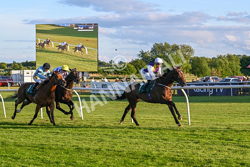 300525-Race 5-Wicket Keeper-7854 - Race 5