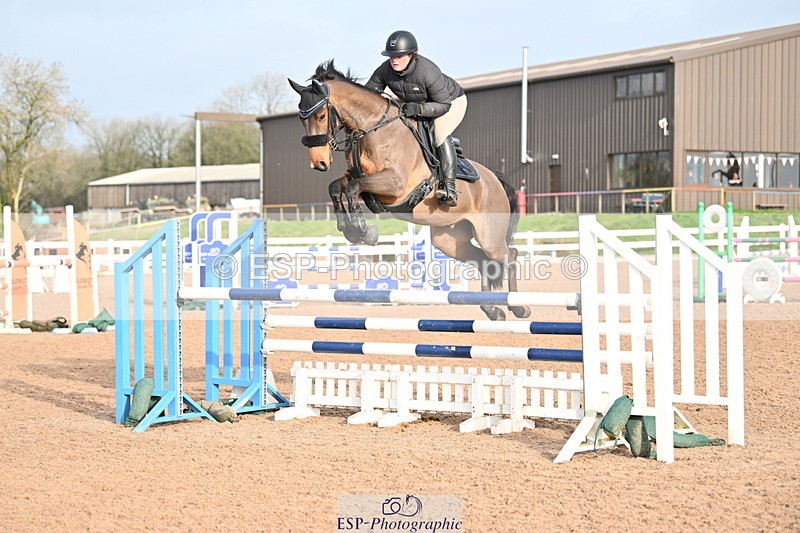 231209A-122331-01759 - Cls 12 Newcomers & 1.10m Open