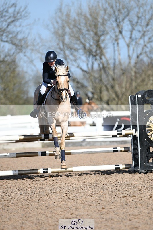 250330-103458-06175 - Cls 32 British Novice and 90cm
