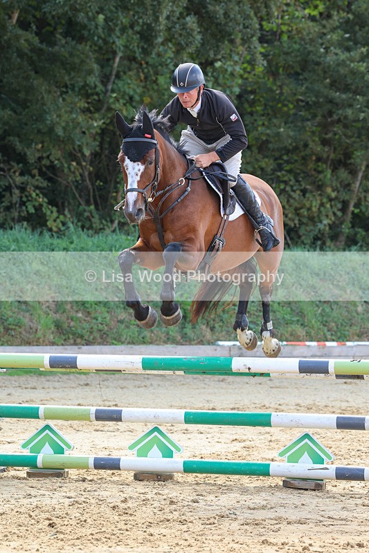 3E7A0808 - Class 4: Senior British Novice/90cm open