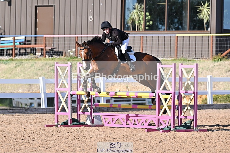 250708A-183843-00610 - 90cm Classes