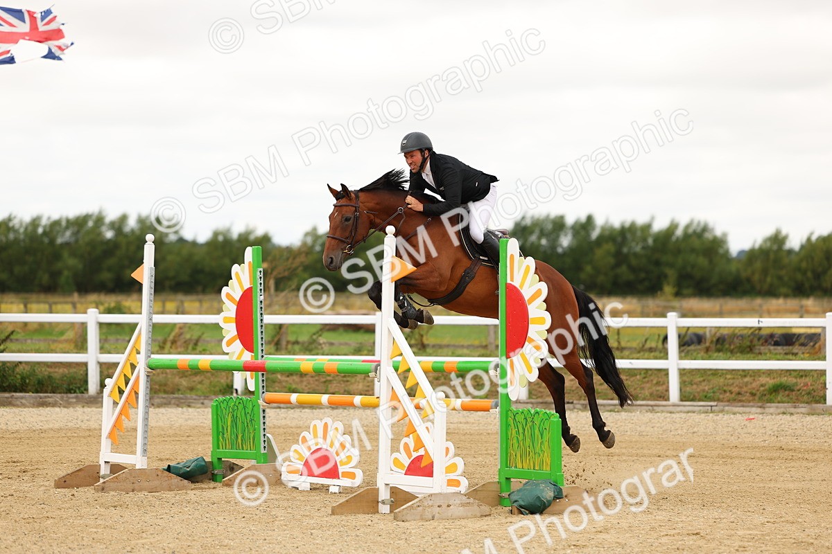 SBM_009882 - Class 3 - Senior Newcomers - 1.10m Open