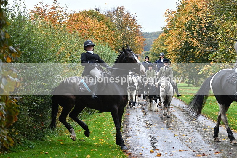 WJ5_6275 - B&B walk back for Hunt Tea !