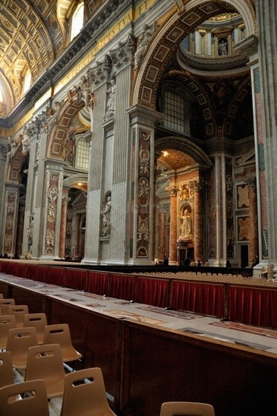 Nave side view - St. Peter's Basilica