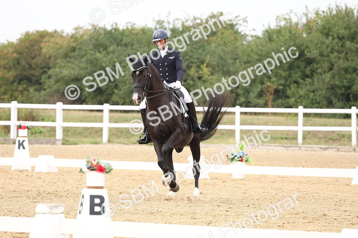 SBM_007630 - Class 9 - FEI INT I - 14.57-15.45