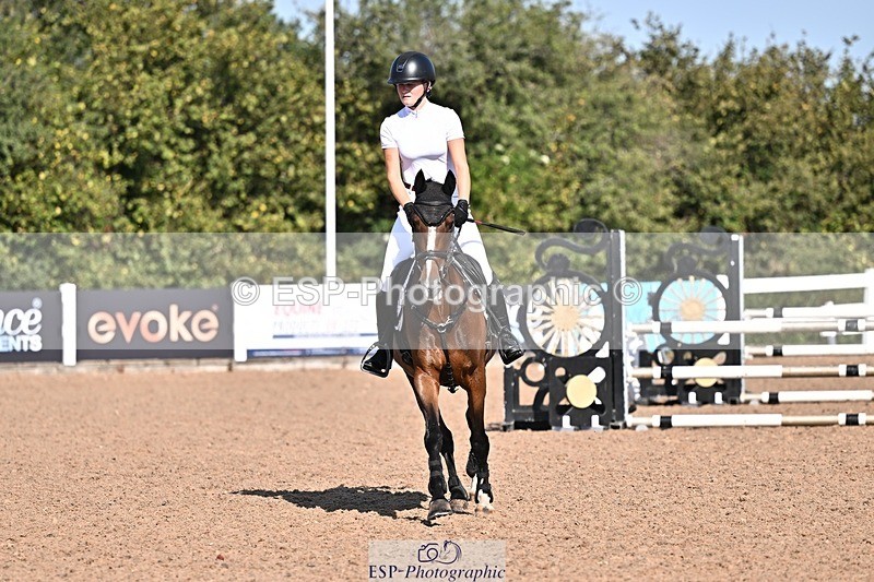 260812-094948-00109 - Cls 2 British Novice and 90cm
