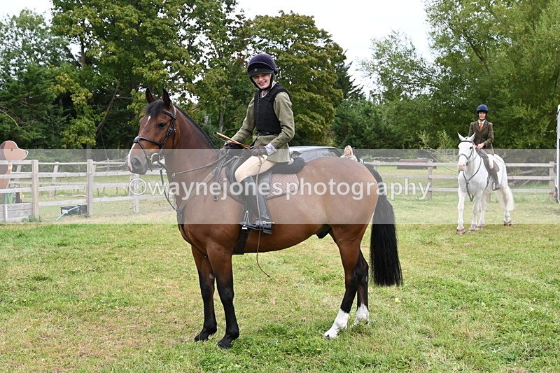 WJ6_2982 - Berks & Bucks - The Old farmhouse - Hound Exercise 20-08-25