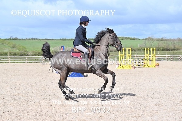 BPP_9932 - CLASS 19 SUN Senior British Novice/ 90cm Open