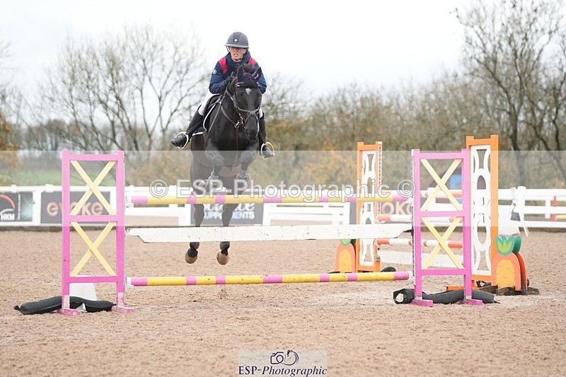 251107-132241-01138 - Cls 6 Foxhunter and 1.20m Open