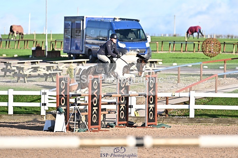 251119-141622-00529 - Cls 5 Foxhunter and 1.20m Open
