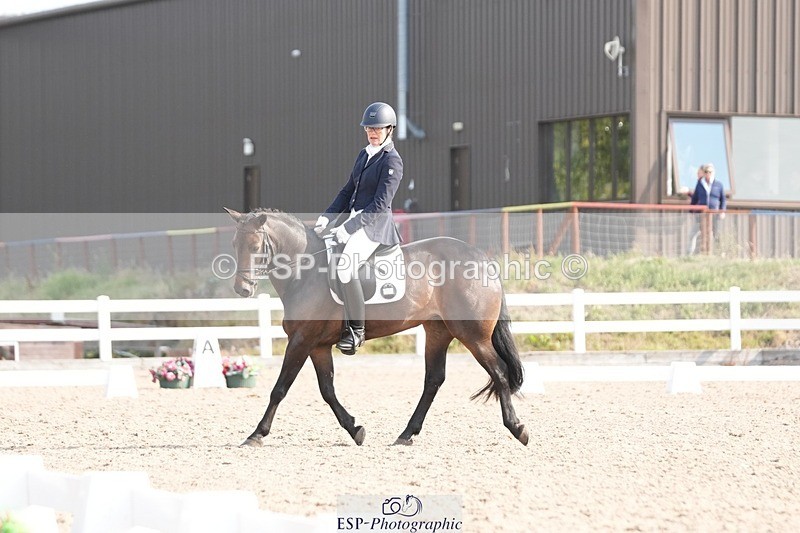 250817-094515-07233 - 090-Sarah.GoddardSaris.Fingers.Crossed