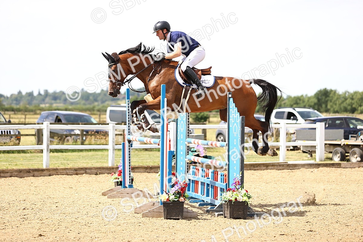 SBM_000586 - Class 15 - Redpost Equestian Senior Foxhunter - 1.20m