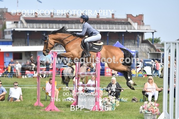BPP_7196 - CLASS 3 Andrew Hamilton Coach, RHS Foxhunter Championship Qualifier