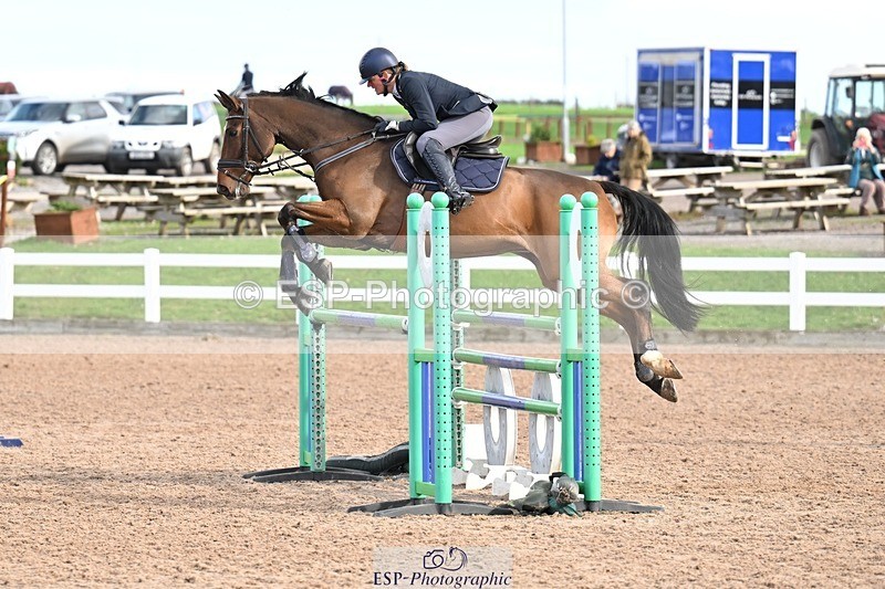 251022-125646-00457 - Cls 4 Snr Newcomers 1.10m