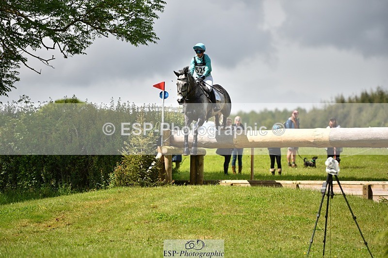 240526-121936-21594 - 529-SBH_BIG_WALL-Izzy_Taylor