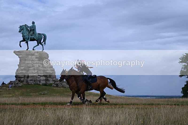 DSC_6115 - Time at Statue 12:17 to 12:44