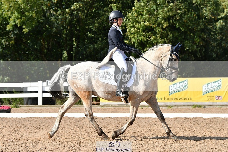 250906-162605-05058 - 128-Chantelle.Oliver-SymondsStadmorslow.Coffee.n.Cream