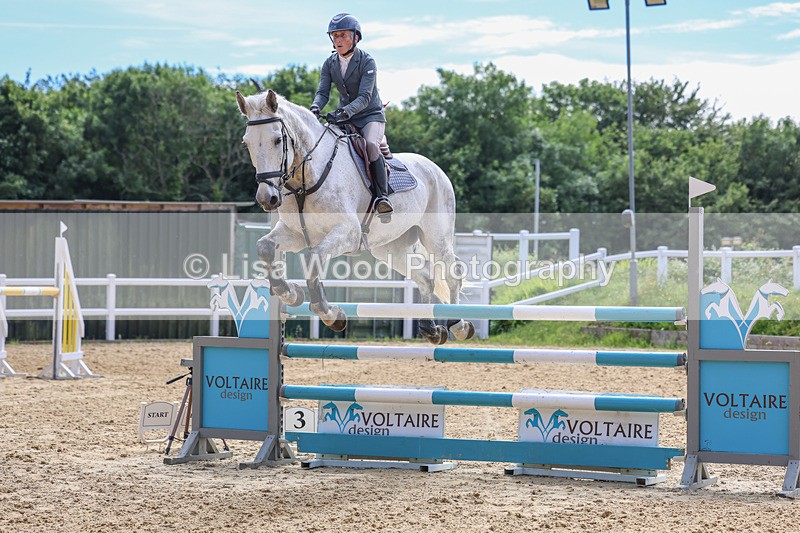 3E7A7566 - Class 9: Senior Foxhunter/1.20 open
