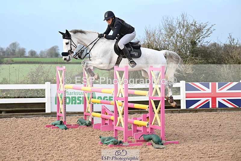 231209A-121955-01749 - Cls 12 Newcomers & 1.10m Open