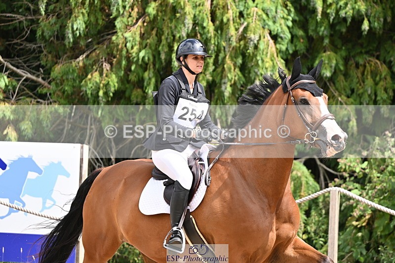 250802A-134145-03355 - F-254-Lucie.Bouchet-HALLOWEEN.NOUV