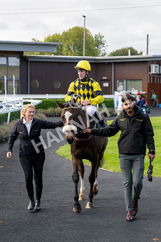 171026-Race 1-Lions Den-4851 - Race 1 1pm EBF 'Confined' Restricted Maiden Stakes