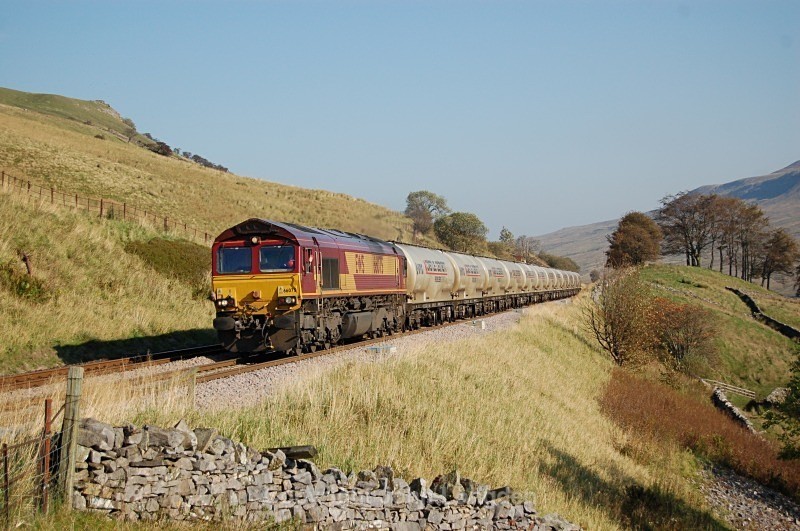 30.9.11 - 66075 6M00 Mossend - Clitheroe, Angerholme - Angerholme