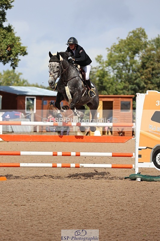 250911-120906-01347 - Cls 3 Snr Foxhunter