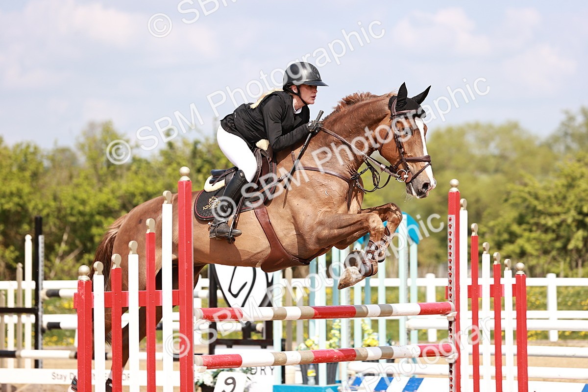  - Class 26 - Senior Foxhunter - 1.20m