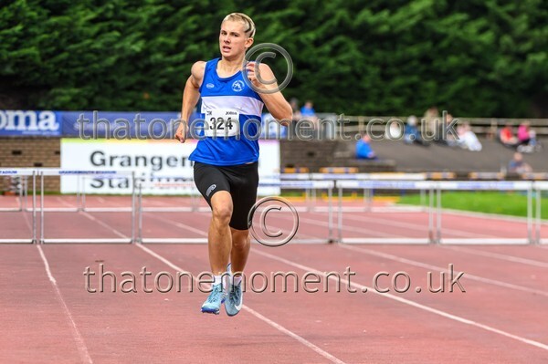 Age26 SAT-928750 - Track Male Set One