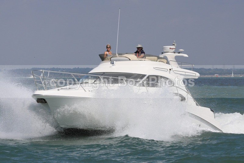170709 ESTRA - SEALINE F37 RTI_7436 - Flybridge Cruisers