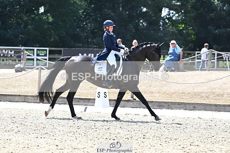 250810A-140210-07228 - 070-Abbie.NewburySeagry.Firstamour