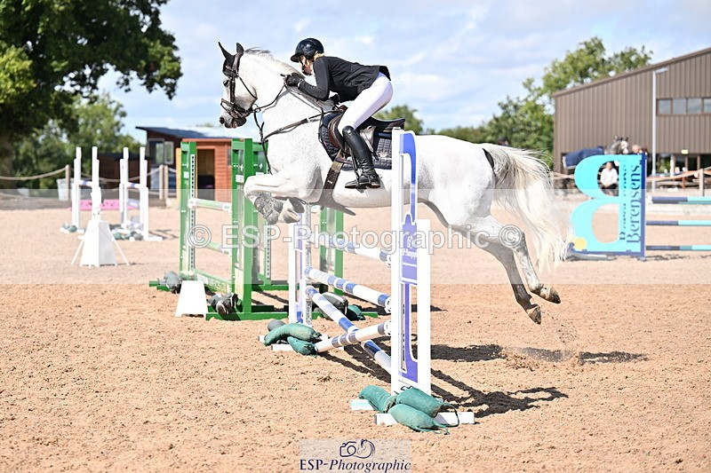 250827B-132740-00563 - Cls 4 Snr Newcomers 1.10m