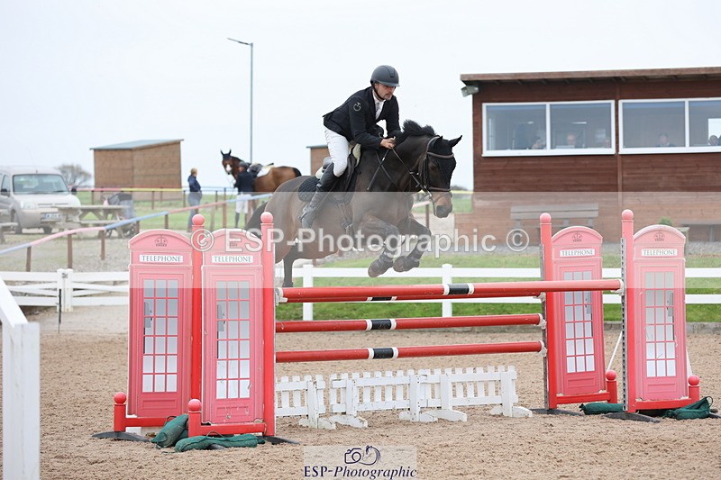 241101A-133346-02138 - FRI Cls 6 Foxhunter and 1.20m Open