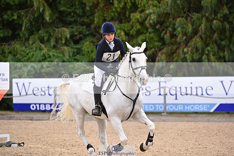 250802A-111009-02434 - A-021-Issy.Baldock-FREDDIE