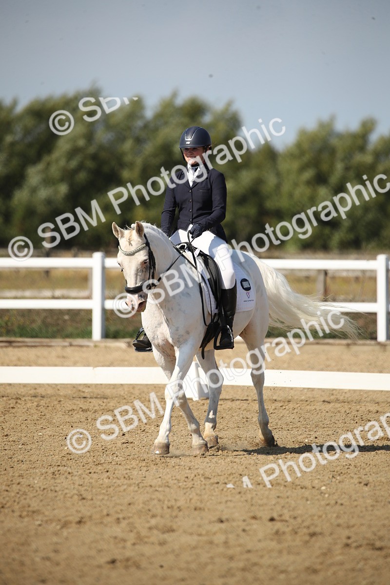 SBM_004215 - Class 11 - Novice 5 - 10.24-11.20