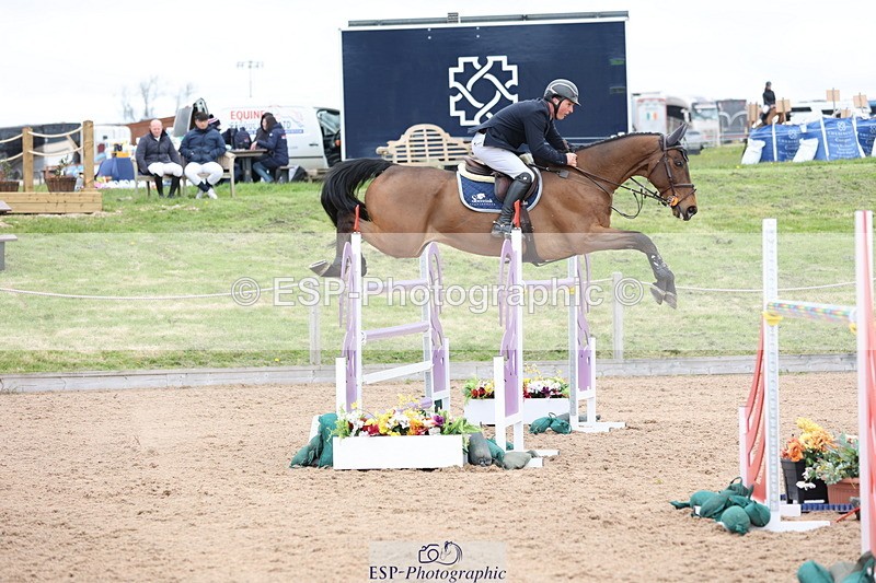 240419A-122011-07170 - Cls 6, 2 Star Medium Tour 1.35m