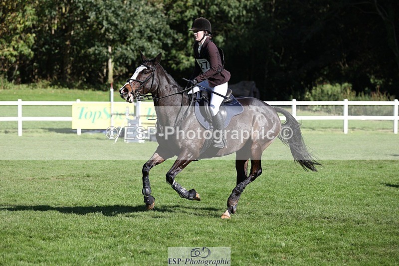 231022-124915-27366 - 427-COMBE.BREEZE-Gemma.Wells-TrotUp+SJ