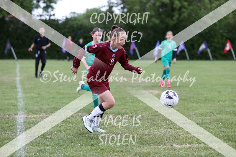 1DX32209 - Covingham Park V Tadpole Farm