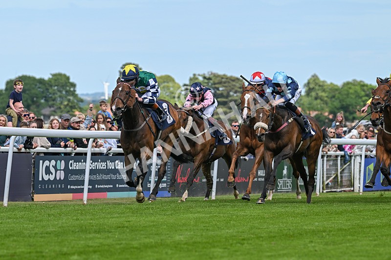 280525-Race 2-Bell Shot-4437 - Race 2