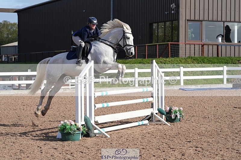 251005-104036-02606 - Cls 22 British Novice and 90cm