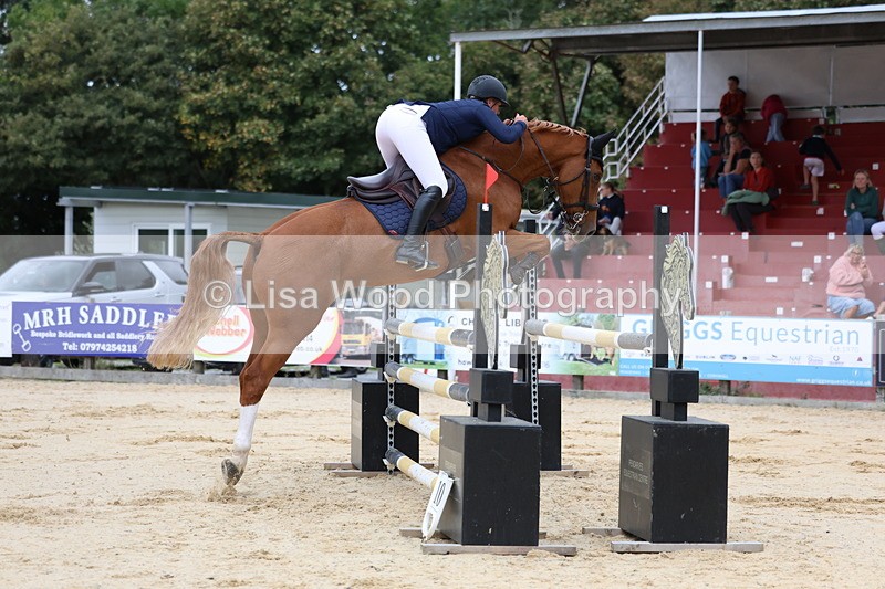3E7A3099 - Class 8: Senior Newcomers/1.10m open