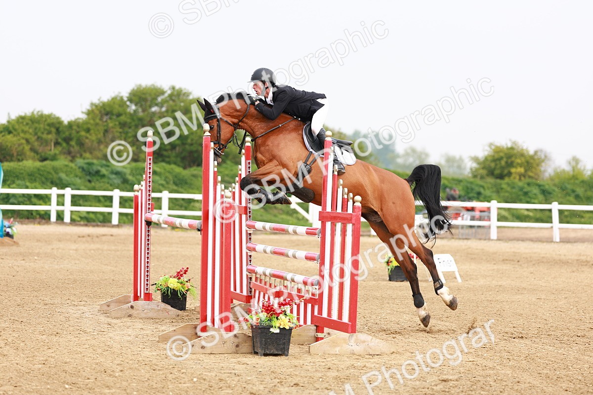  - Class 19 - Senior Foxhunter - 1.20m