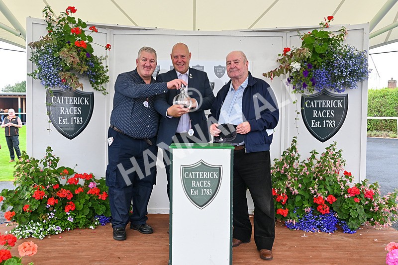 280824-Race 3-Too Much Too Young-4775 - Race 3