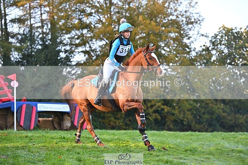 241026-100235-11098 - 314-Beth.Jones-FANTASY.CHILLI.(GB)