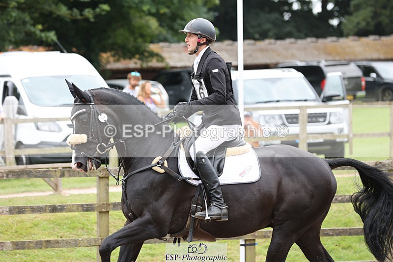 240804-142207-15833 - 616-Max_Forster-HEVANS_ROYAL_REVOLUTION