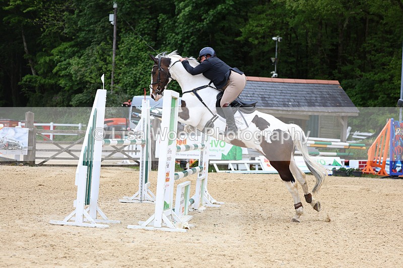 3E7A9385 - Class 8: Senior Newcomers/1.10m open