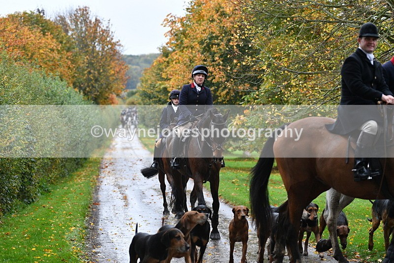WJ5_6115 - B&B walk back for Hunt Tea !