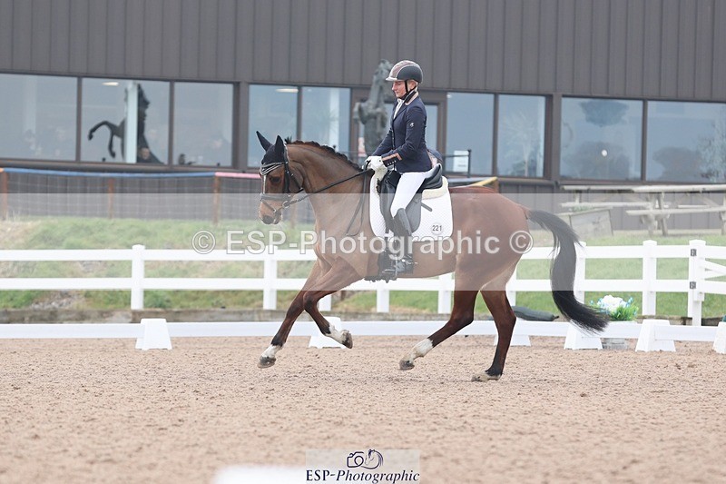 250216-104310-05061 - 221-Alice.Peternell-Noa.Le