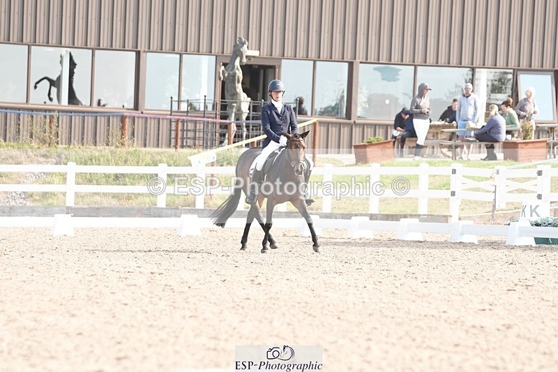 250817-094617-07237 - 090-Sarah.GoddardSaris.Fingers.Crossed