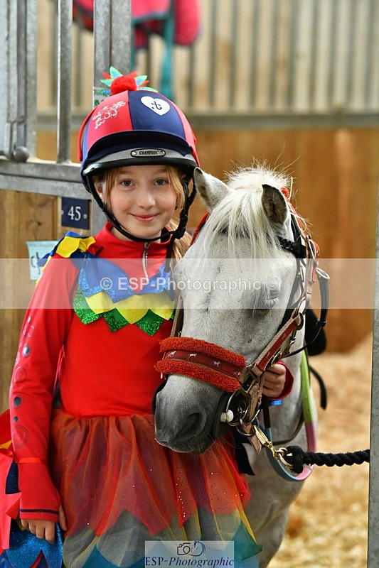 230804A-094643-02189 - Stable Shots